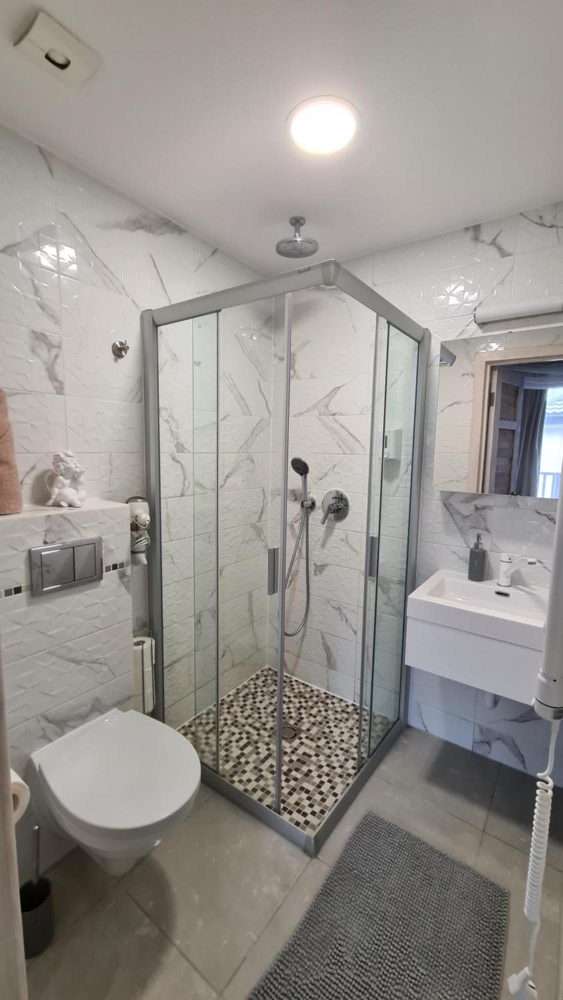 Dp Art Residence - Self Check In Kaunas Phòng bức ảnh